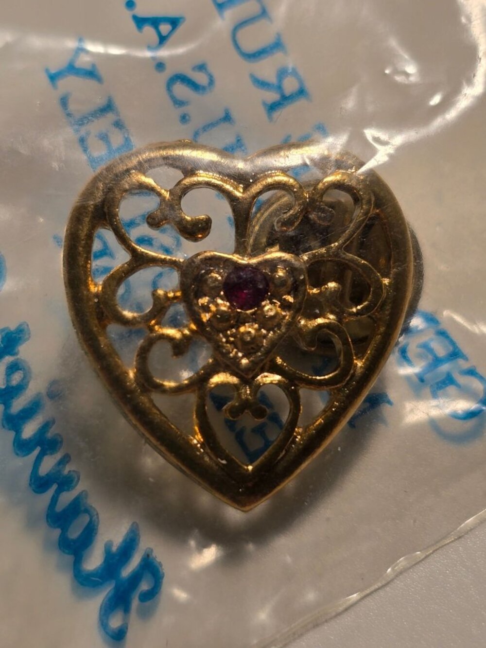 Vtg 80s Harriet Carter Auth Ruby Gold Tone Openwork Heart Lapel Pin Brooch USA